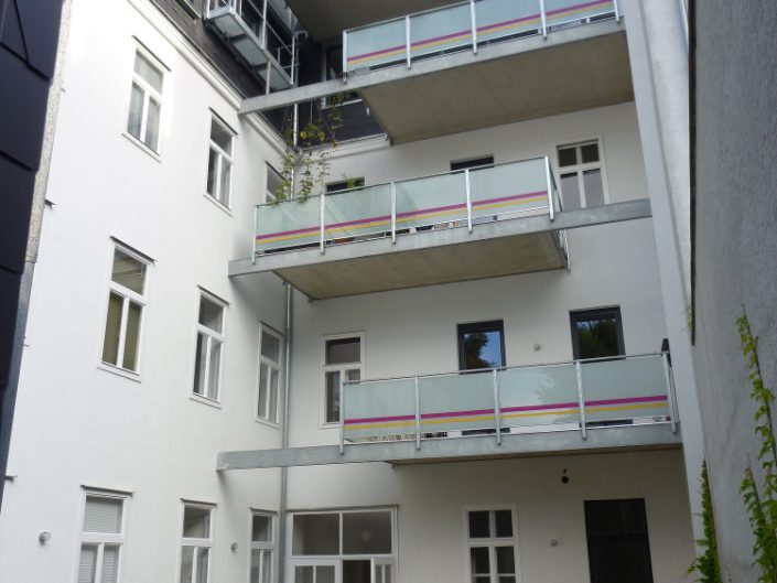 Sanierung Wohnhaus Ottakring – Balkone im Innenhof